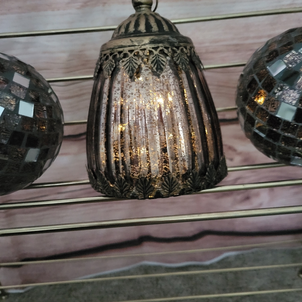 Table decor - Picture 2 of 3